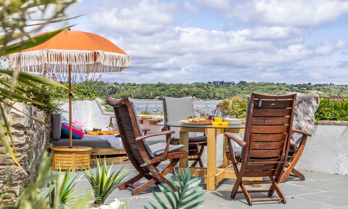 Dittisham Cottage | Scenic Views and Pet-Friendly Comfort Await You