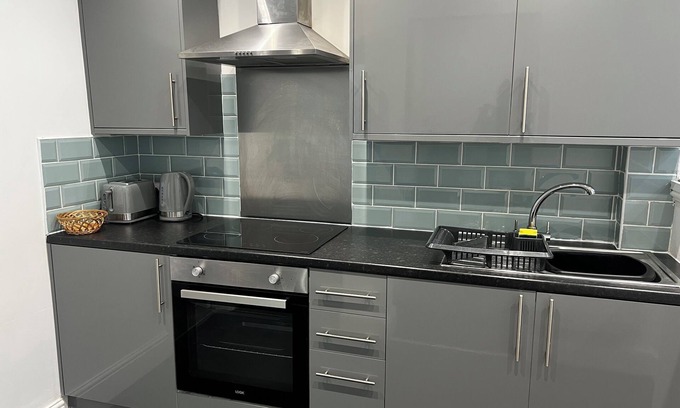 Waterloo Apartment | Crosby marina