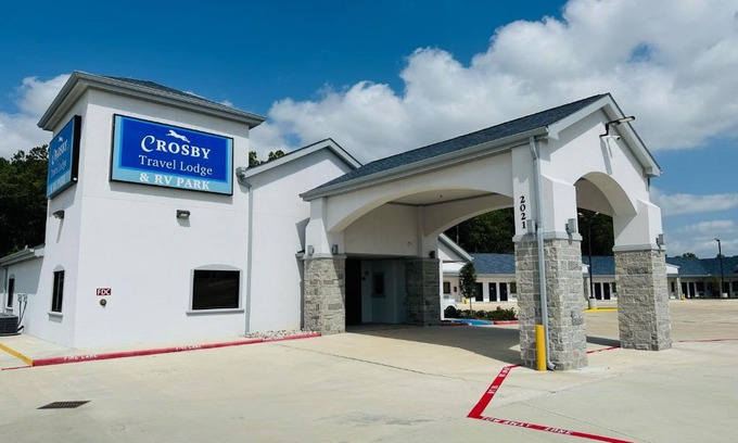 Barrett Hotel | Pet Friendly Crosby Travel Lodge with Hot Tub & Family Fun