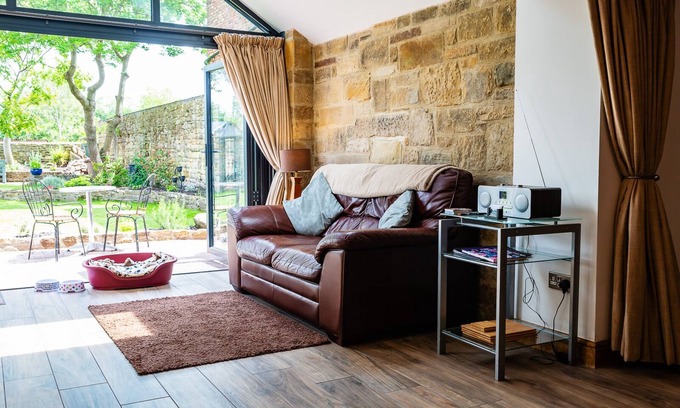Warkworth Cottage | Dog-Friendly Cross House Studio in Scenic Warkworth