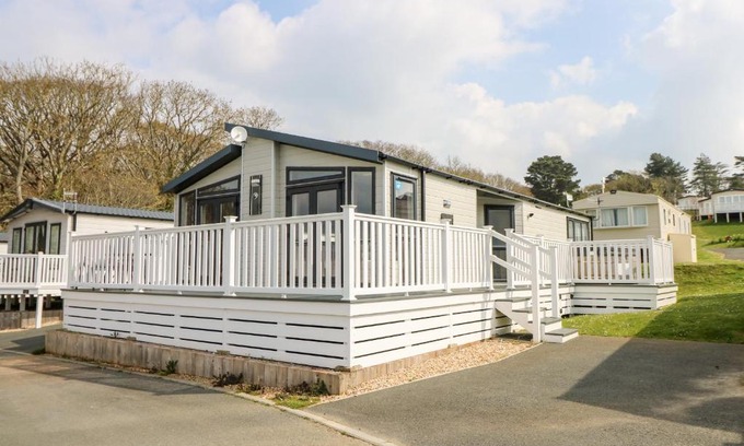 Bembridge House | Discover Crosswinds 67: Pet-Friendly Retreat with Pool