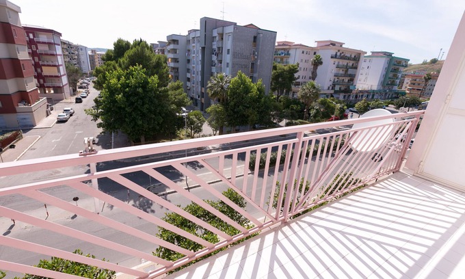 Crotone Apartment | Elegant Croton Apartment: Free Parking & Netflix Included