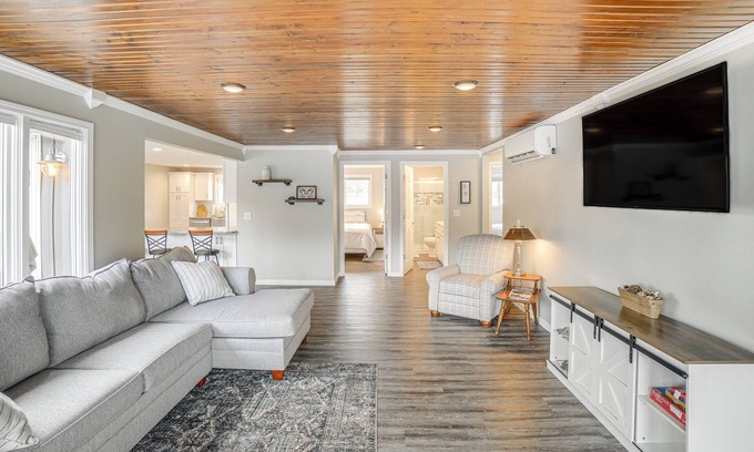 Newaygo House | Relax at Croton Pond Cottage with Boat Docks & Spa