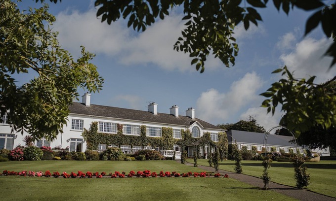 Mount Nugent Hotel | Experience Comfort at Crover House Hotel - 4-Star Retreat