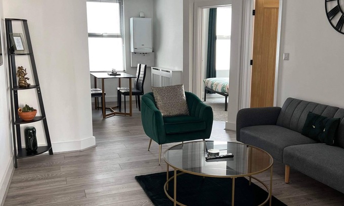St. Blazey Apartment | Guest Rated: Crow Nest Apartment 2 - Pet & Child Friendly