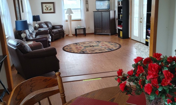 Fort Cobb Cabin | Relax at Crow Roost Lake Cabin, Steps from the Boat Dock