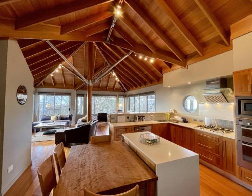 Falls Creek Apartment | Crow's Nest 2