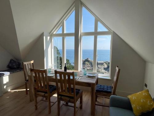 Polperro Apartment | Exceptional Crow's Nest in Polperro - Family Friendly Stay