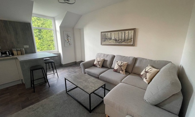 Inverness City Centre Apartment | Central Crown Àros Beag: Family-Friendly 2-Bedroom Retreat