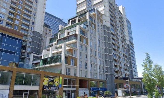 Esenyurt Apartment | Discover Crown Deluxe Apartment with Inviting Pool Access