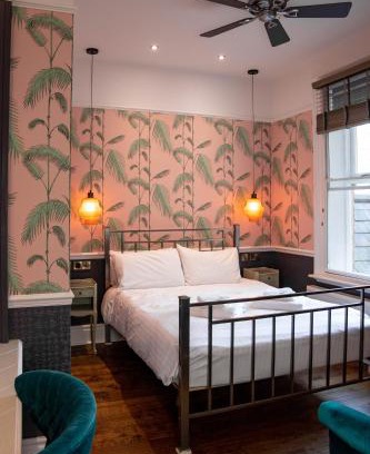Stamford Hotel | Elegant Crown Hotel: Pet-Friendly with Top Amenities
