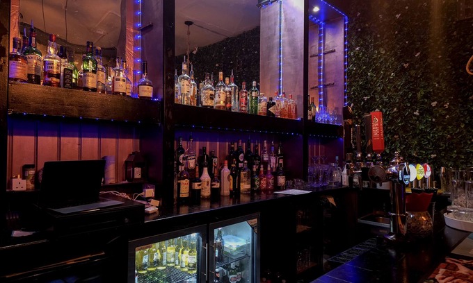 Stone Hotel | Comfortable Stay at Crown Hotel Stone with Family-Friendly Amenities