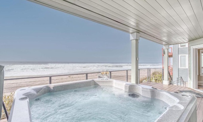 Lincoln Beach House | Experience Crown Jewel: Family-Friendly with Breakfast & Hot Tub