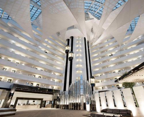 Burswood Hotel | Discover Crown Metropol Perth: Oceanfront Bliss Awaits