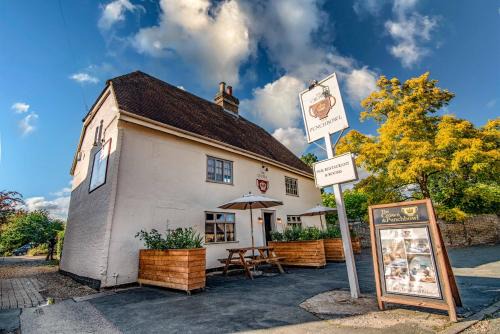 Horningsea Hotel | Top-Rated Crown & Punchbowl: Family-Friendly with Breakfast