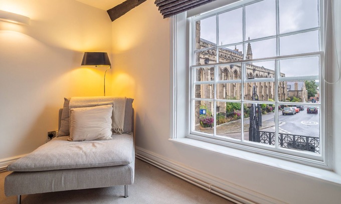 Bury St Edmunds Apartment | Top-Rated Stay at Crown Street, Bury St Edmunds with Breakfast