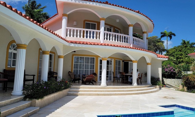 Cofresi House | Crown Villa: Family-Friendly Retreat in Tropical Paradise