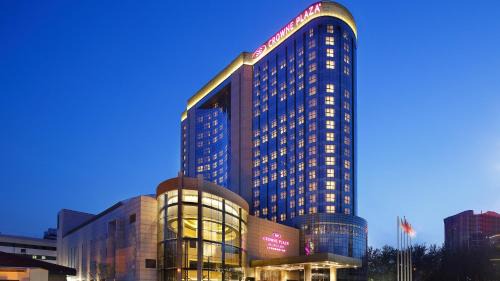 Middle Chaoyang Hotel | Elegant Crowne Plaza Beijing Lido with Pool and Spa Access