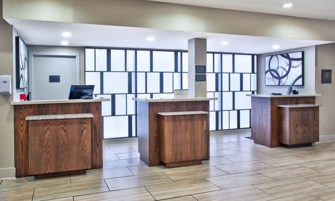 Northbrook Hotel | Relax at Crowne Plaza Chicago-Northbrook: Family-Friendly Stay