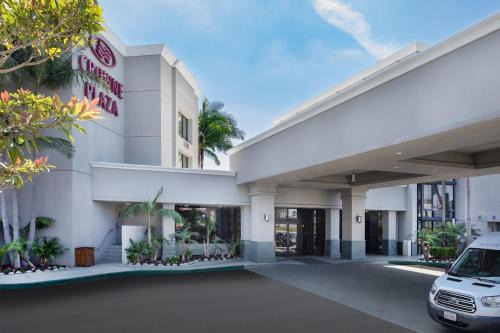 Costa Mesa Hotel | Relax at Crowne Plaza Costa Mesa: Oceanfront & Pool Access