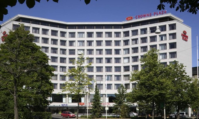 Toolo Hotel | Discover Crowne Plaza Helsinki - Hesperia: Pet-Friendly Retreat