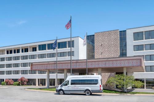 Wayne Hotel | Convenient Stay at Crowne Plaza Indianapolis-Airport, IHG