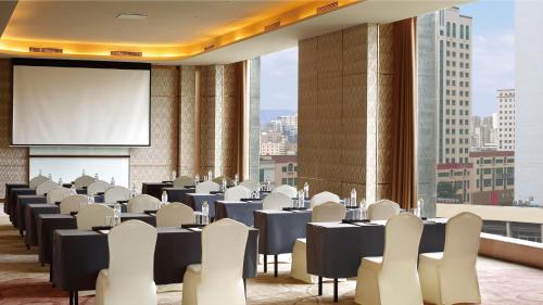 Kunming City Centre Hotel | Elegant Crowne Plaza Kunming City Centre: Family-Friendly Stay