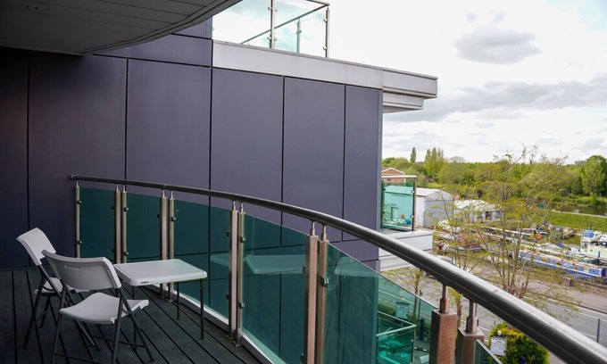 Surbiton Hotel | Discover Crowne Plaza London - Kingston, an IHG Hotel