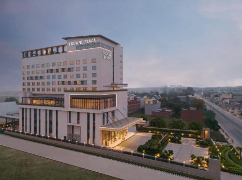 Mohangarh Hotel | Crowne Plaza Lucknow by IHG