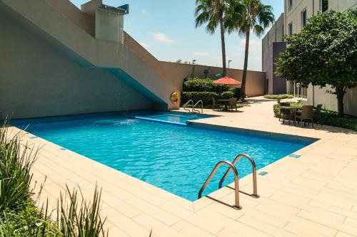 Apodaca Hotel | Elegant Crowne Plaza Monterrey Aeropuerto with Spa & Pool