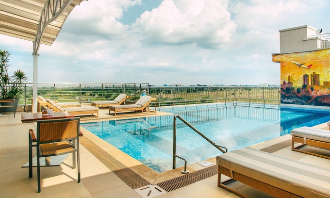 Embakasi Hotel | Elegant Crowne Plaza Nairobi Airport: Spa & Pool Amenities