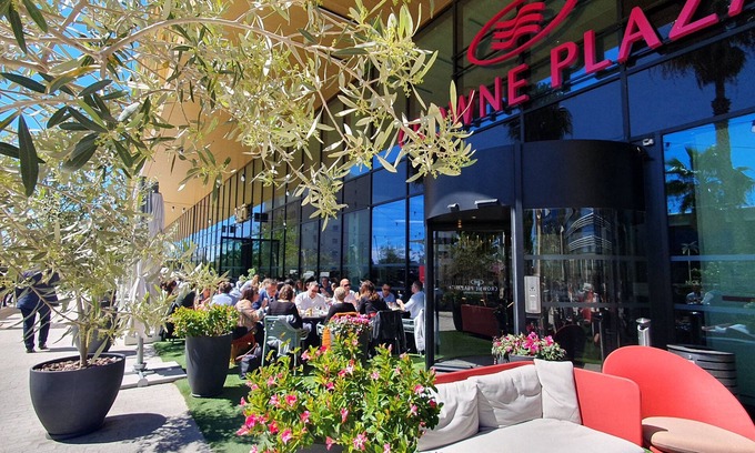 L'Arenas Hotel | Experience Crowne Plaza Nice Grand Arenas: 4-Star Comfort