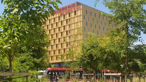 L'Arenas Hotel | Pet-Friendly Comfort at Crowne Plaza Nice - Grand Arenas