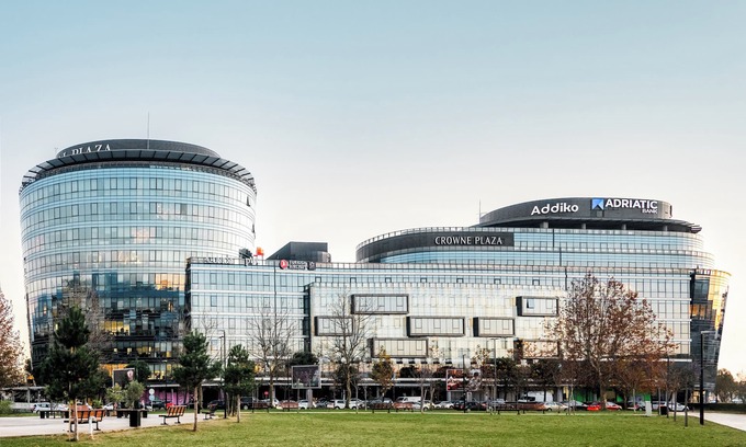 Podgorica Hotel | Experience CUE Podgorica: 4-Star Retreat with Pool & Spa