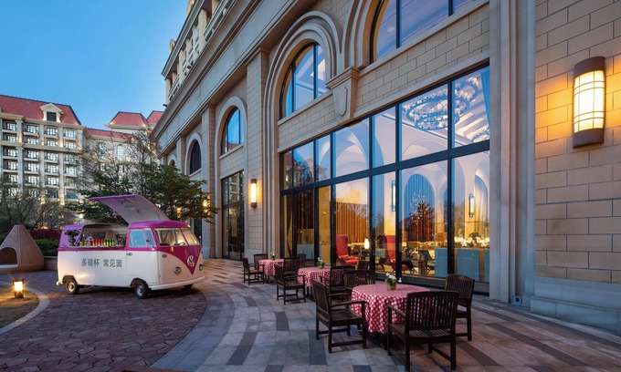 Huangdao Hotel | Relax at Crowne Plaza Qingdao Oriental Movie Metropolis