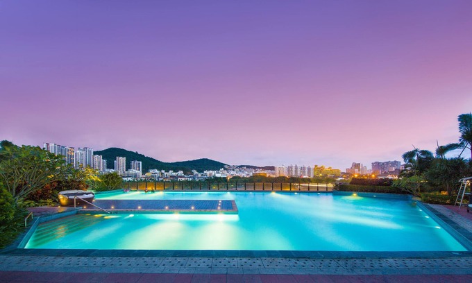Jiyang Hotel | Relax at Crowne Plaza Sanya City Center - 4-Star Comfort