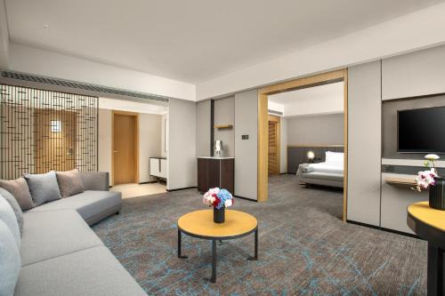 Wujiaochang Hotel | Premier Crowne Plaza Shanghai Fudan with Spa and Pool