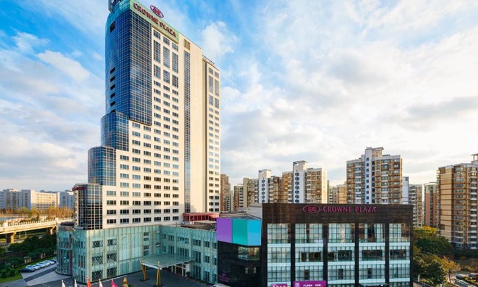 Pudong Hotel | Discover Crowne Plaza Shanghai Pudong: 5-Star Comfort & More