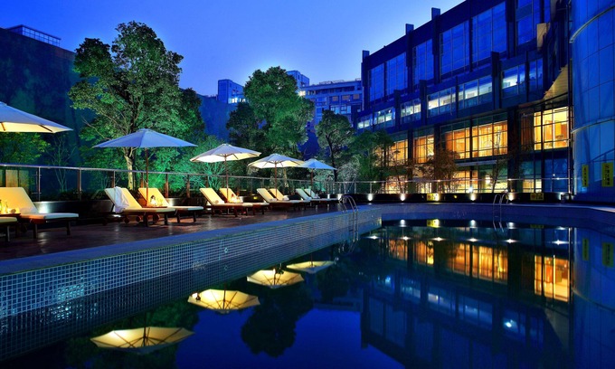 Luqiao District Hotel | Elegant Crowne Plaza Taizhou with Pool and Spa Amenities