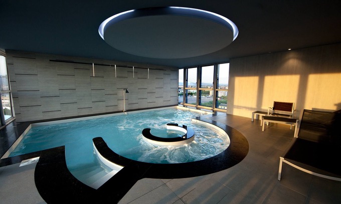 Borgo Roma Hotel | Premium Stay at Crowne Plaza Verona Fiera with Pool & Spa