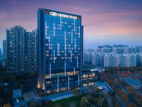 Zhongyuan District Hotel | Exceptional Stay at Crowne Plaza Zhengzhou High Tech Zone