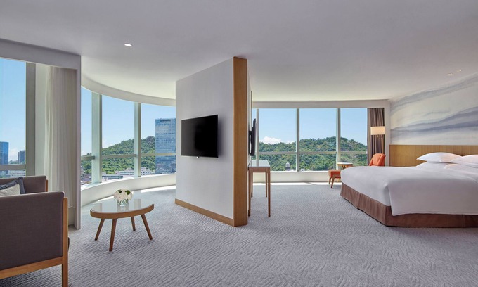 Zhuhai Jida Hotel | Discover Crowne Plaza Zhuhai City Center – 4-Star Comfort