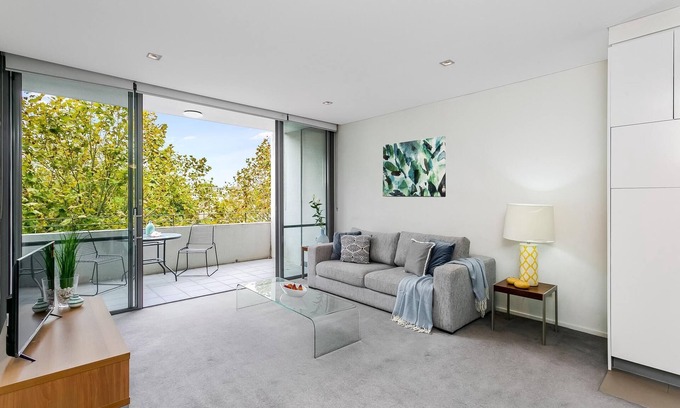 St. Leonards Apartment | Comfortable Crows Nest on Clarke Street with Family Amenities