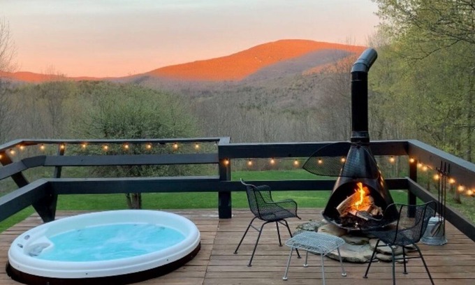 Fleischmanns Ski Chalet | Crows Nest Mtn. Chalet - Hot Tub, Mtn Views, Dog Friendly