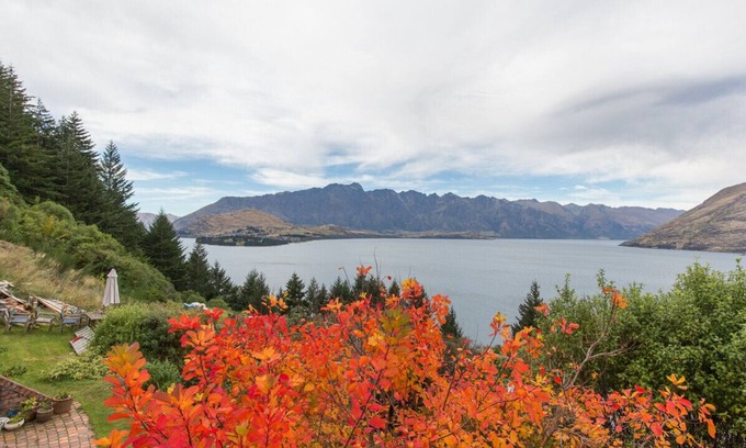 Sunshine Bay Cottage | Pet-Friendly Crows Nest: A Top-Rated Queenstown Retreat