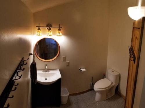 Stanardsville House | Eco-Friendly Crows Nest with Inviting Hot Tub Amenities