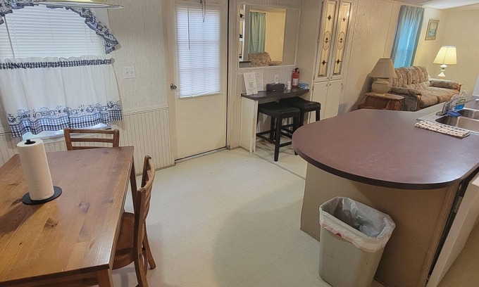 West Tawakoni House | Crowsnest Cozy Mobile Home