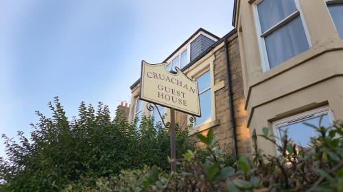 Bruntsfield House | Cozy Cruachan Guest House with Pool & Great Review Score
