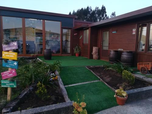 Cruces Hostel | Oceanfront Crucesinn Albergue: Family-Friendly Getaway