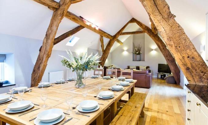 Hurdlow House | Experience Cruck'd Barn: Pet-Friendly Retreat Rated 9.5/10
